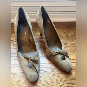 Gucci Tan Suede Heels with Bow Detail